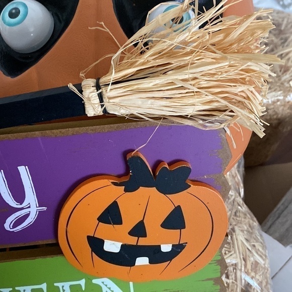 NWT WITCHES HANGING BROOM SIGN - Picture 3 of 5